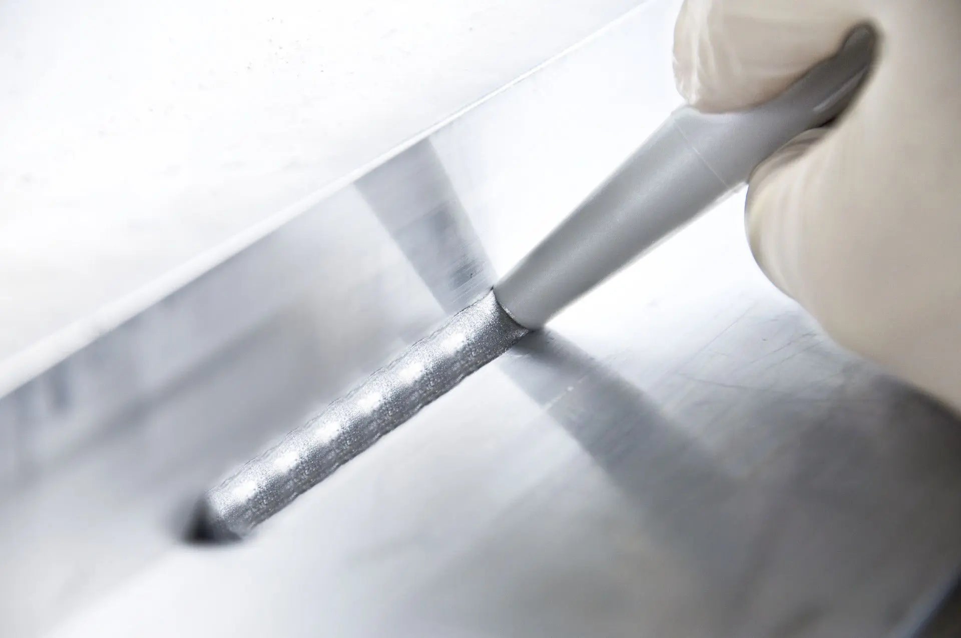 Adhesive application - GLUETEC & WIKO