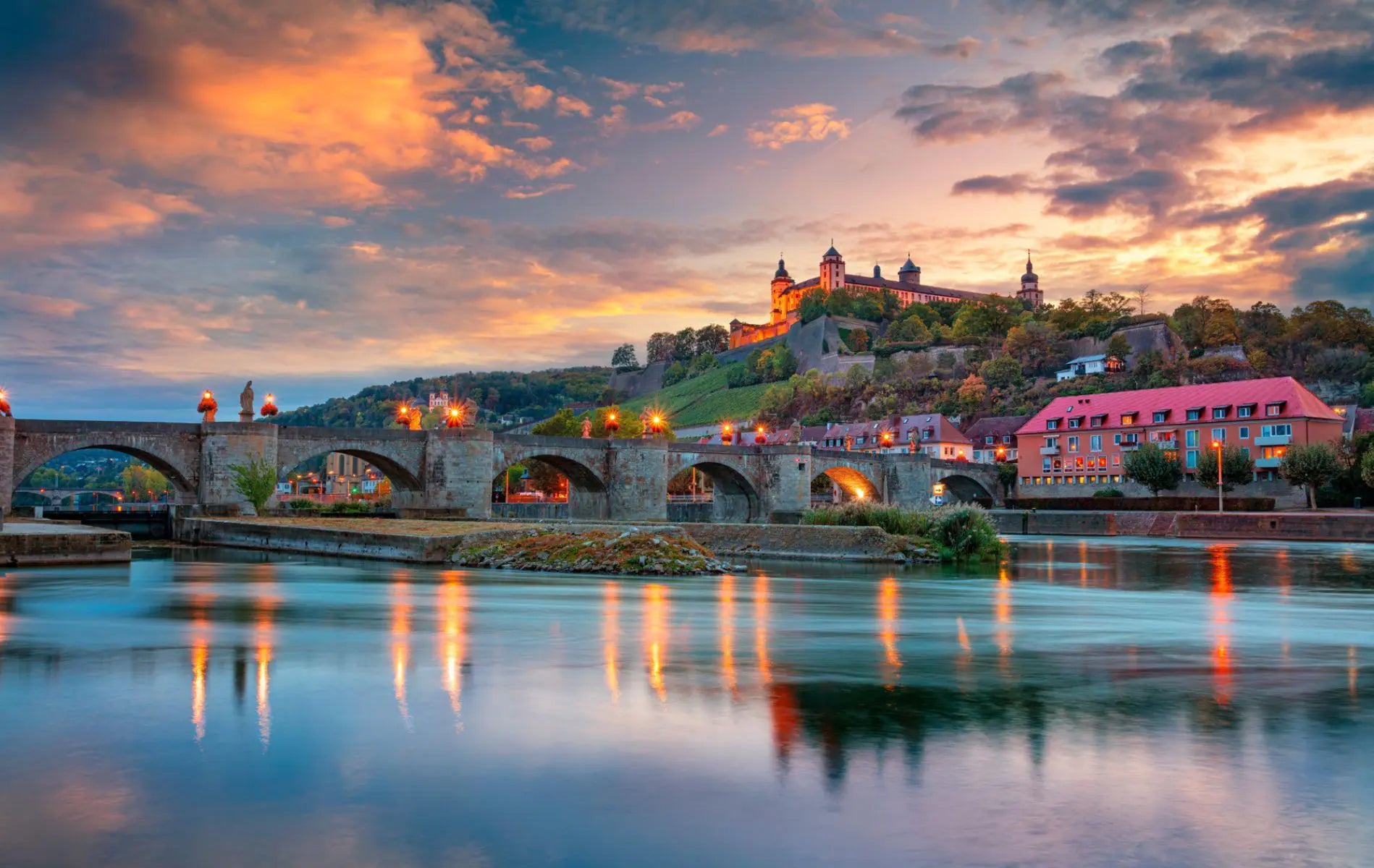 Würzburg abends - GLUETEC & WIKO